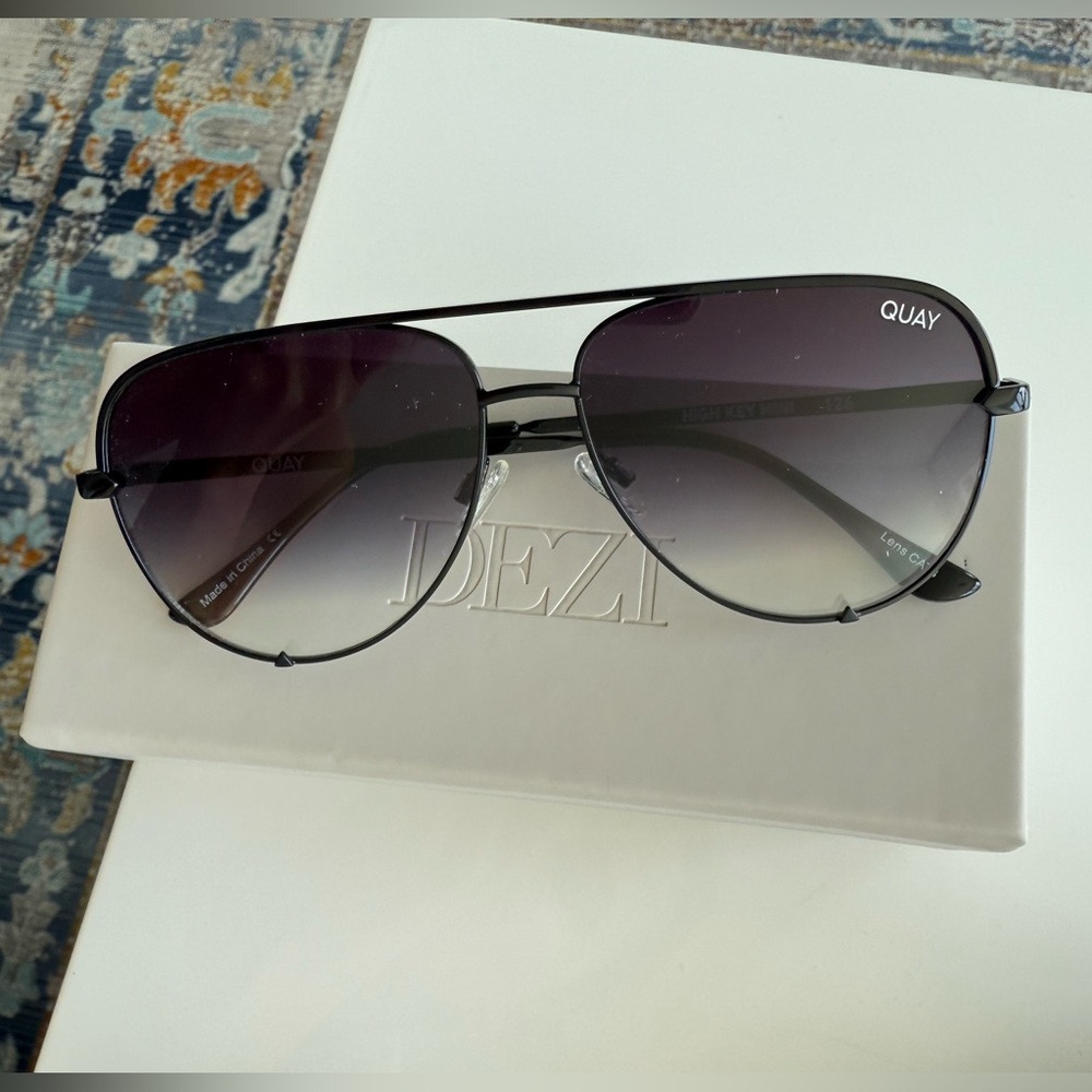 DEZI x QUAY High Key Mini (color Black / Black Fade) - Picture 6 of 8